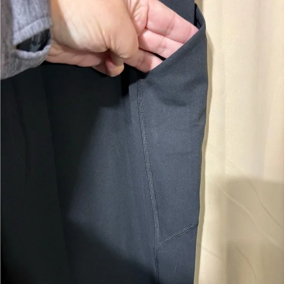 NWT Fabletics High-rise Flare Yoga pants - Picture 13 of 14